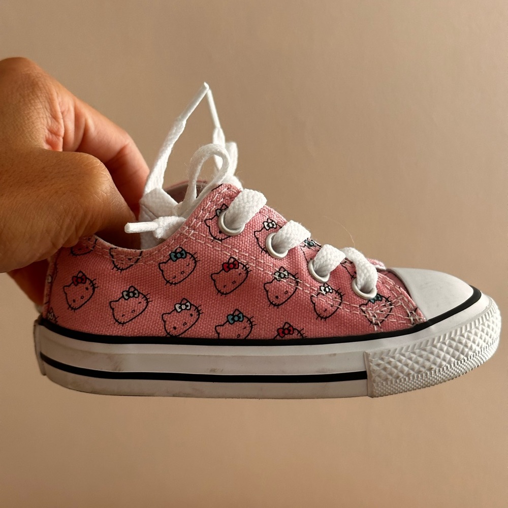 Converse Chuck Taylor All Star x Hello Kitty